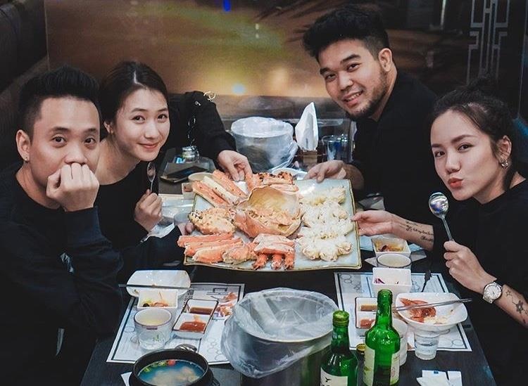 hot girl lam gi vao dip nghi le anh 1