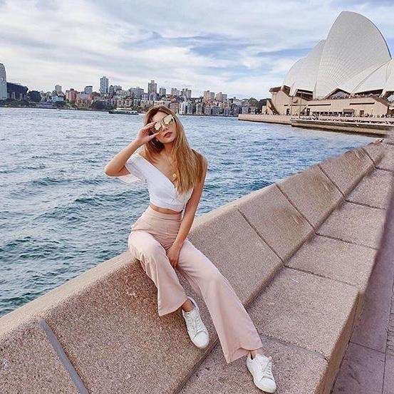 hot girl lam gi vao dip nghi le anh 2