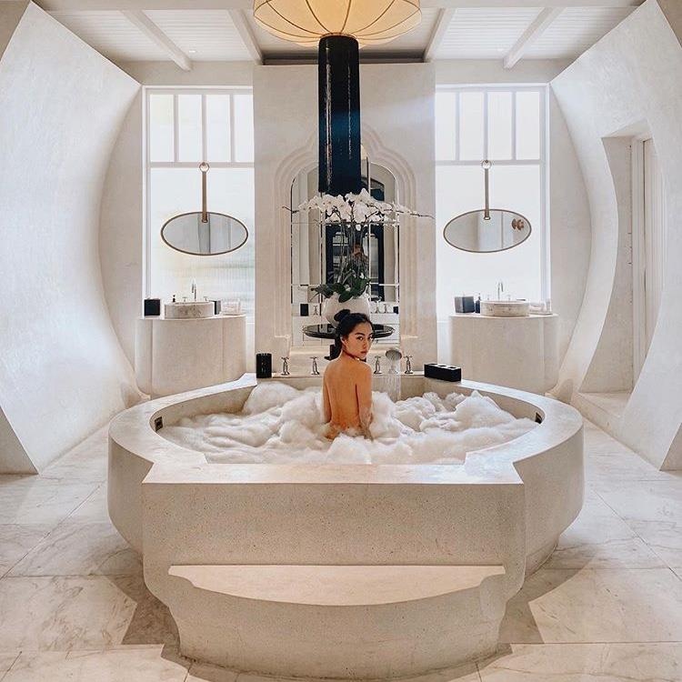 hot girl lam gi vao dip nghi le anh 6