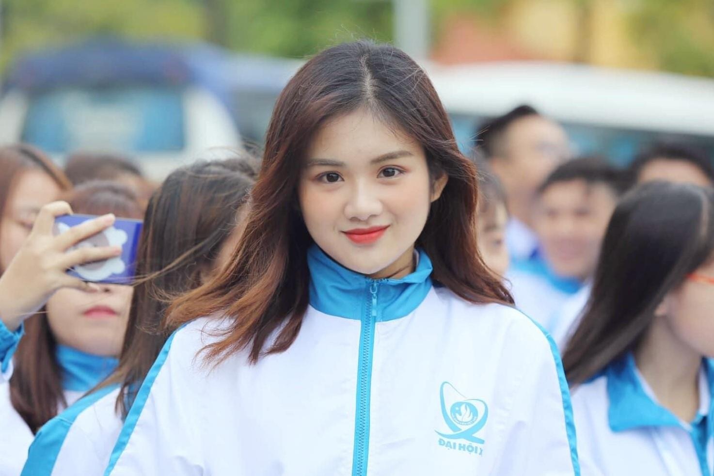 Dan hot girl DH Hutech: Nguoi co 16 HCV karate, ke la a khoi truong hinh anh