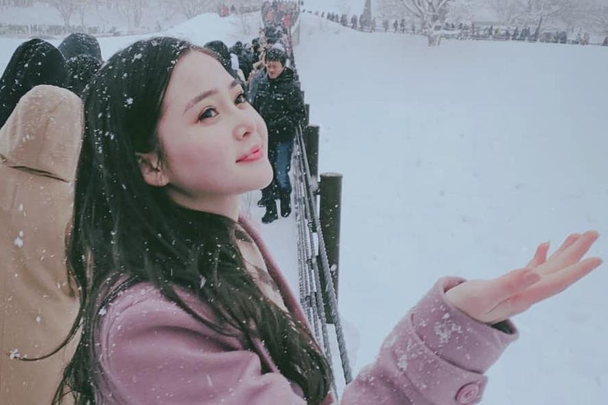 Thao Nguyen vui dua cung tuyet trang tai Nhat hinh anh