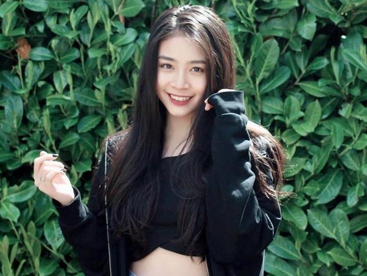 Cac hot girl 2K so huu phong cach goi cam, noi bat khong kem dan chi hinh anh