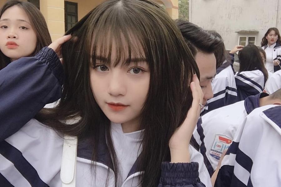 Nhung co gai thu hut chu y cua dan mang du chi mac dong phuc hoc sinh hinh anh