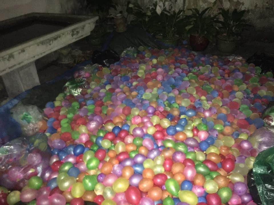 thay tro cung choi nem bong nuoc anh 2