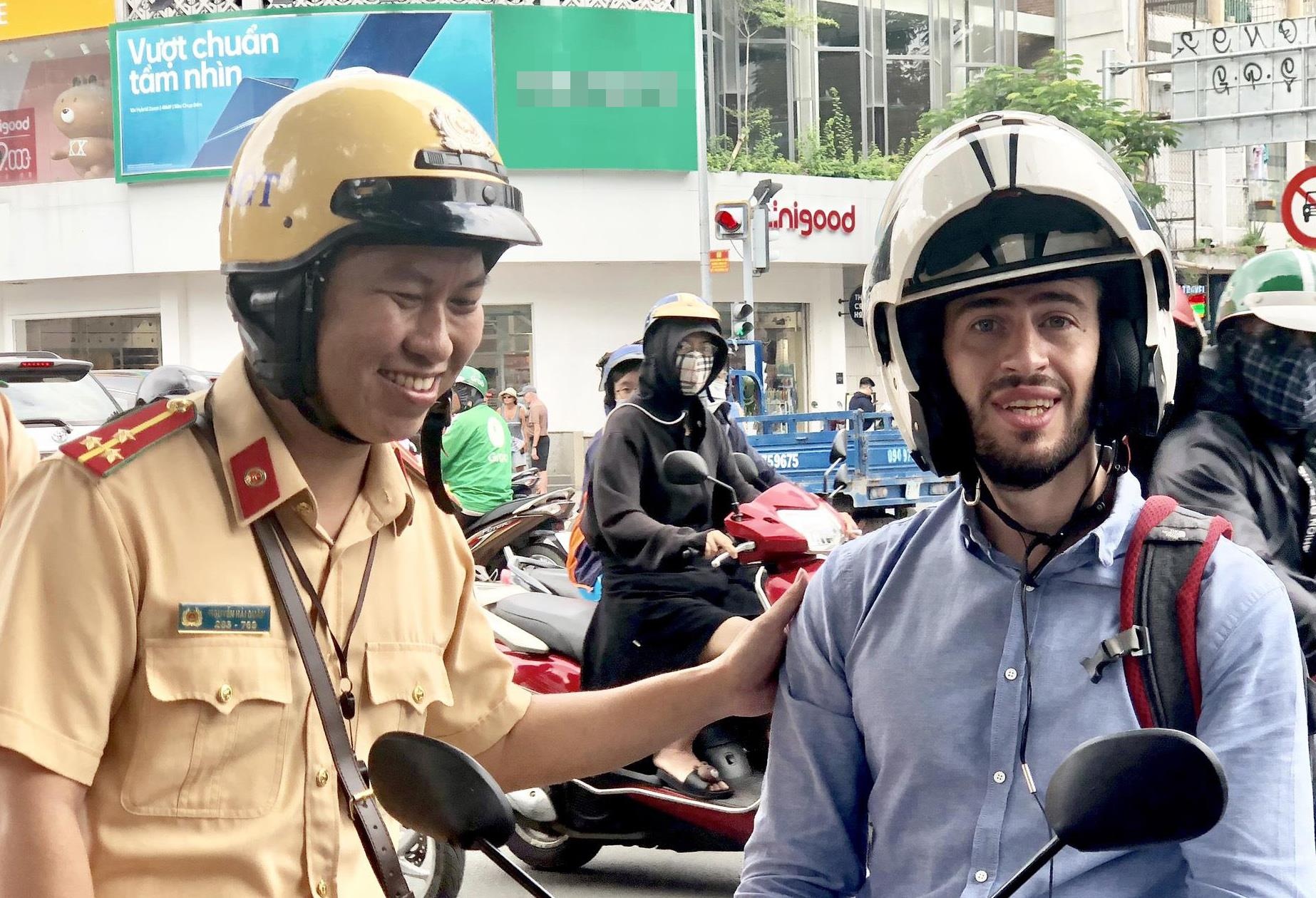 Nguoi nuoc ngoai tu choi ky bien ban anh 2