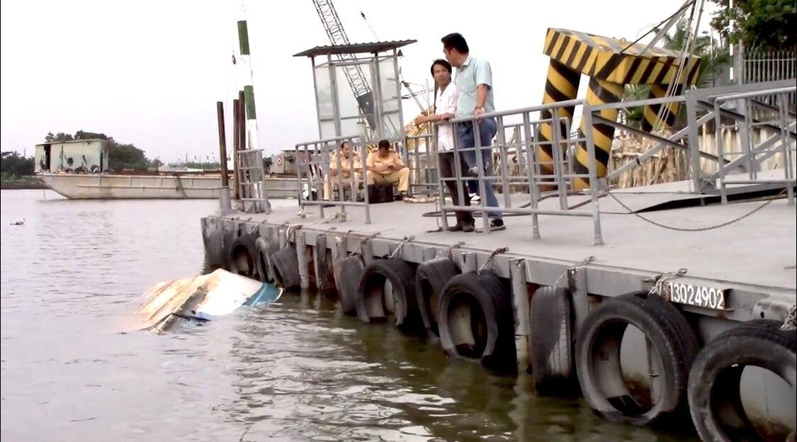 Sa lan mat lai dam chim ca no tren song Sai Gon hinh anh