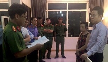 Ong Lam Hoang Tung yeu cau co me chung kien khi canh sat kham nha hinh anh