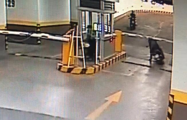 Clip trom xe trong chung cu o TP.HCM hinh anh