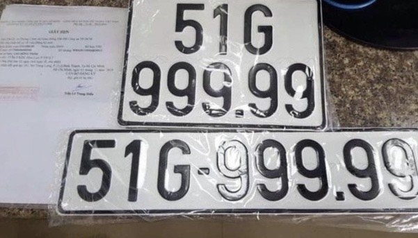 Chu xe BMW 330i bam duoc bien so 99999 la ai? hinh anh