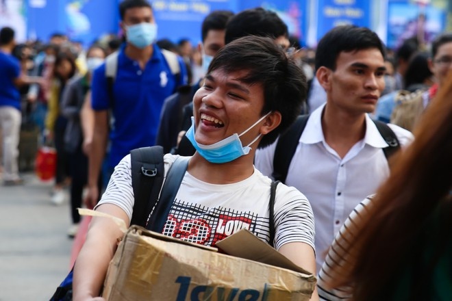 Tang hang nghin ve xe cho sinh vien ve que an Tet hinh anh