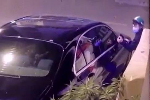 Trom be guong Mercedes trong tich tac hinh anh