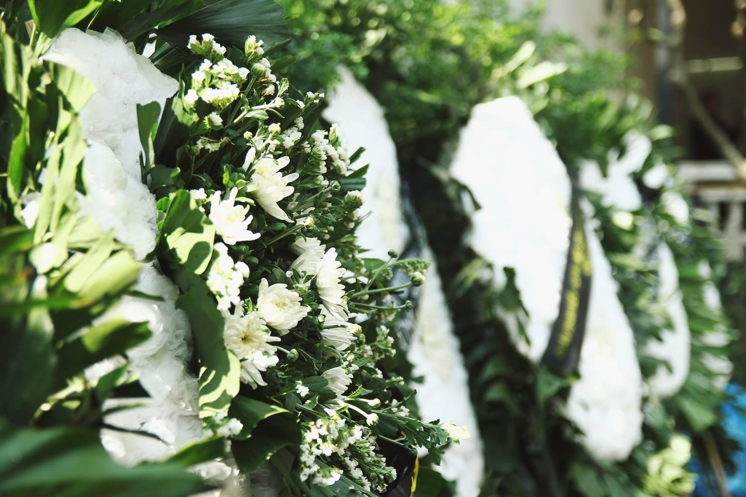 Nuoc mat nguoi cha mat 2 con lan chau trong dam chay hinh anh