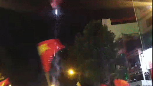 Co dong vien TP.HCM ban phao hoa ruc troi hinh anh