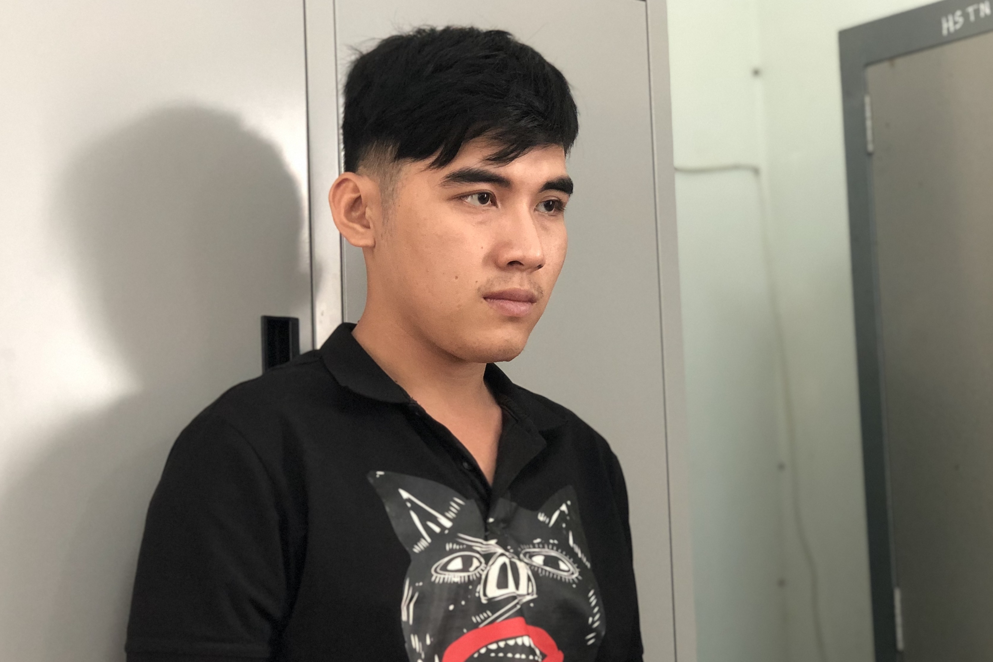 2 thanh niên giả cảnh sát ảnh 2 2 thanh nien gia canh sat anh 2