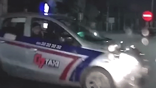 Oto tong nhau luc rang sang hinh anh