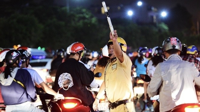 1.900 canh sat duoc dieu dong dem don nam moi 2020 o TP.HCM hinh anh