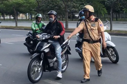 Tai xe vi pham toc do mo ho ve muc phat tang theo nghi dinh moi hinh anh