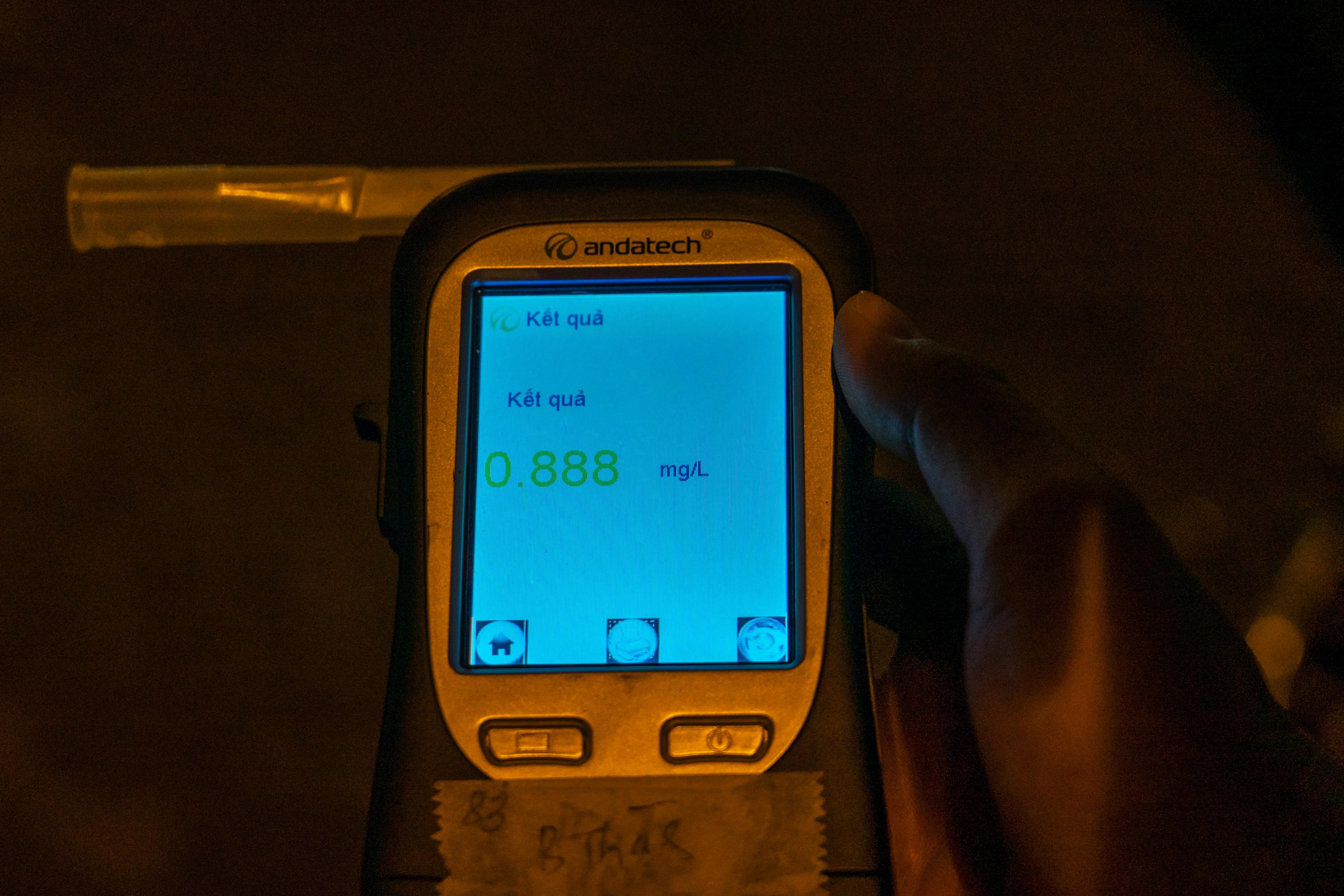 CSGT kiem tra nong do con anh 3