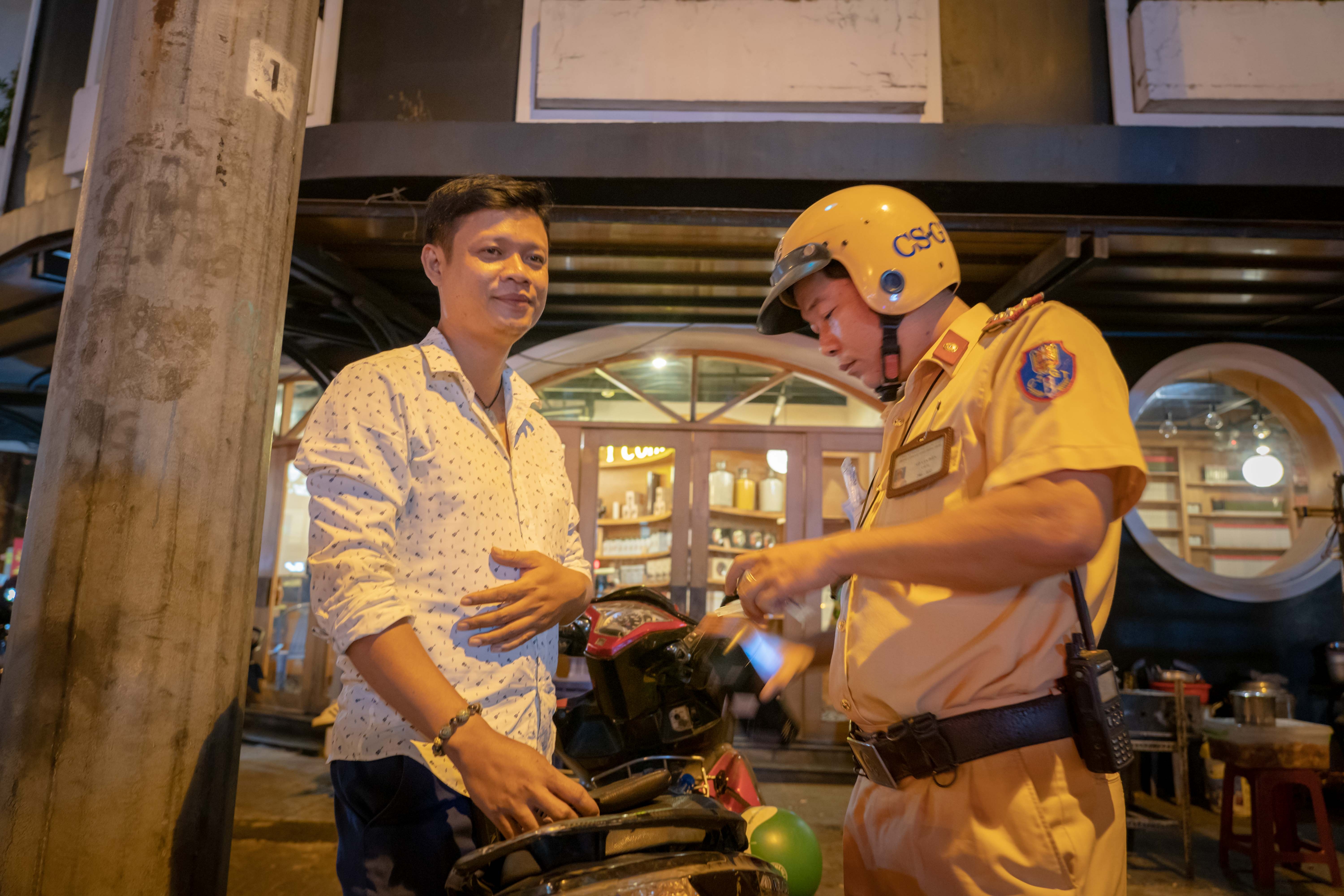 CSGT kiem tra nong do con anh 7