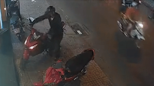 Xe bi be khoa trong tich tac hinh anh