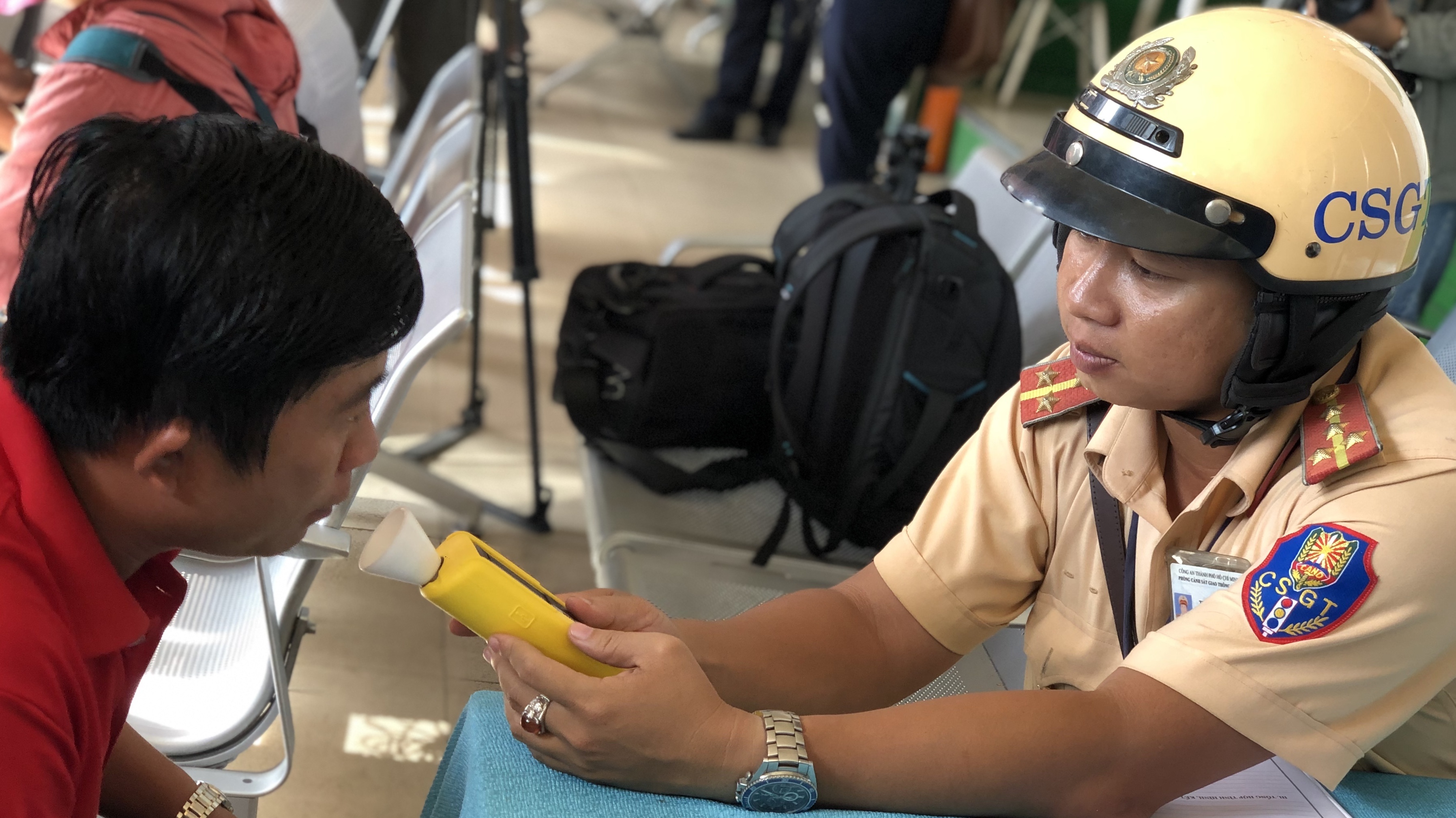 Kiem tra nong do con gan 20 tai xe xe khach truoc gio xuat ben hinh anh