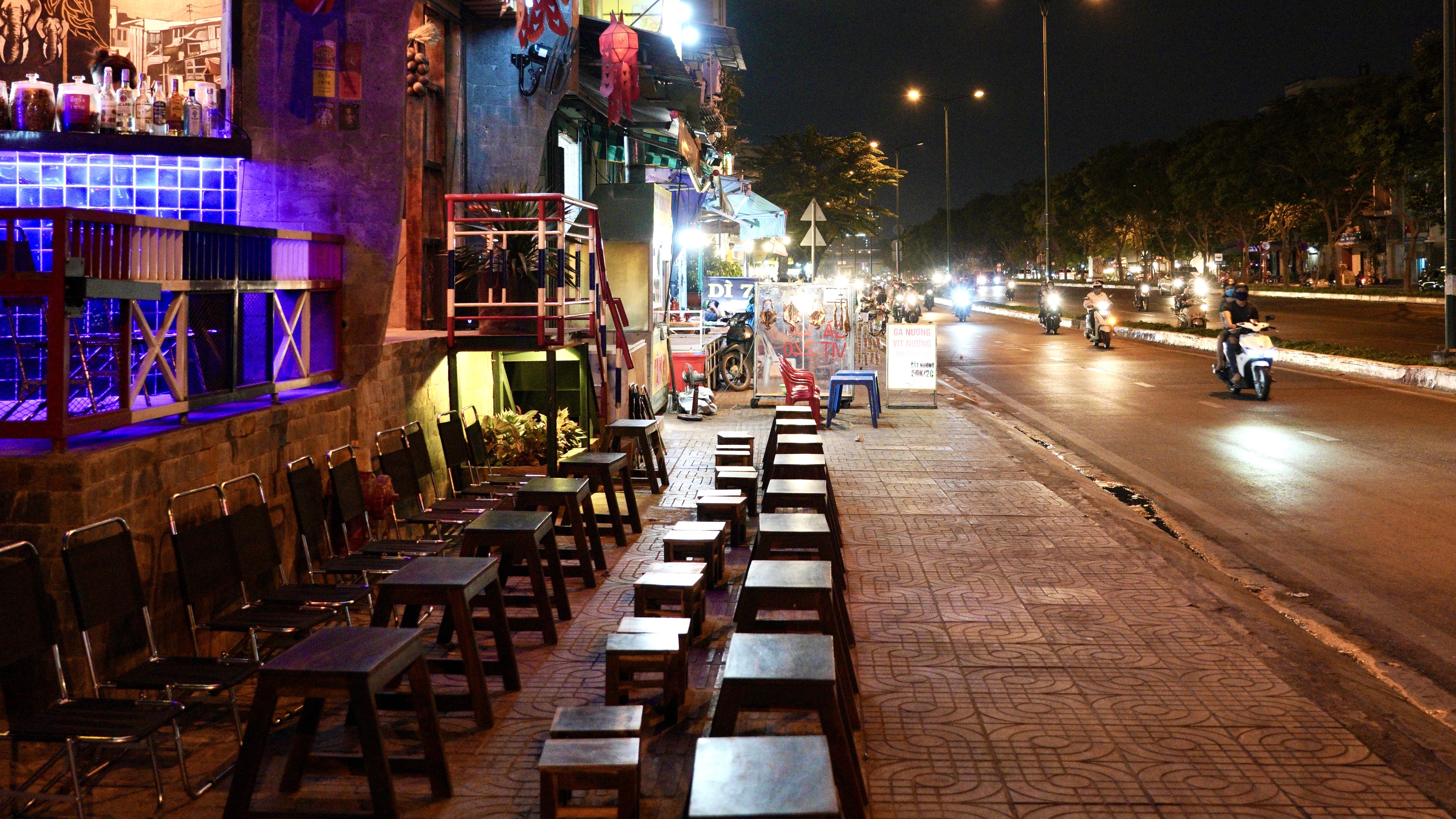 Pho nhau o TP.HCM vang nguoi sau nghi dinh 100 hinh anh