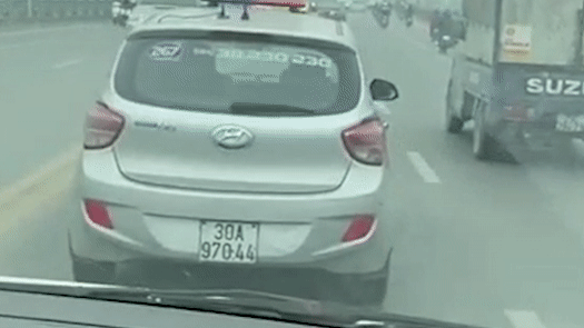 Taxi can duong xe cuu thuong hinh anh