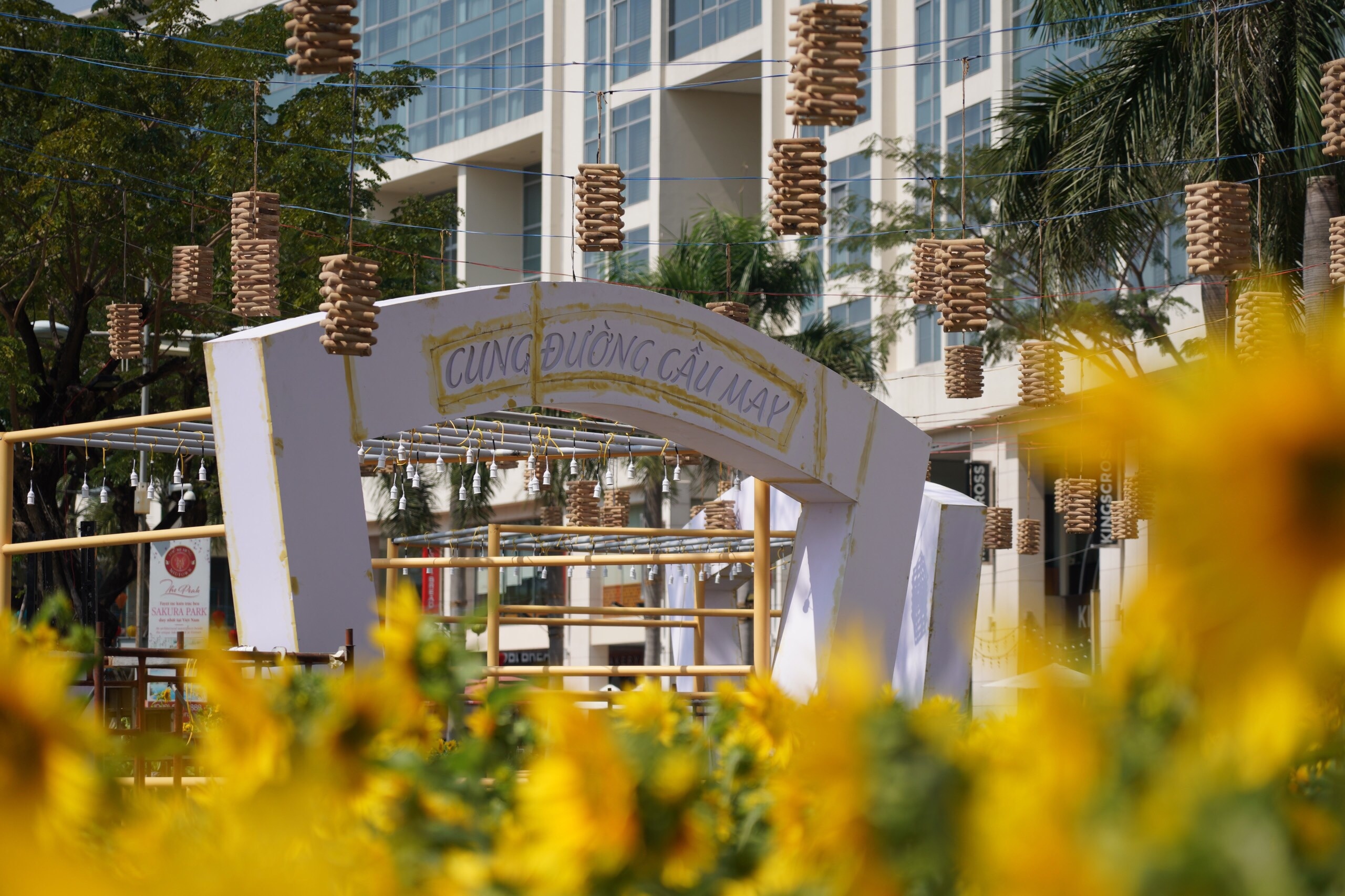 duong hoa Phu My Hung anh 3