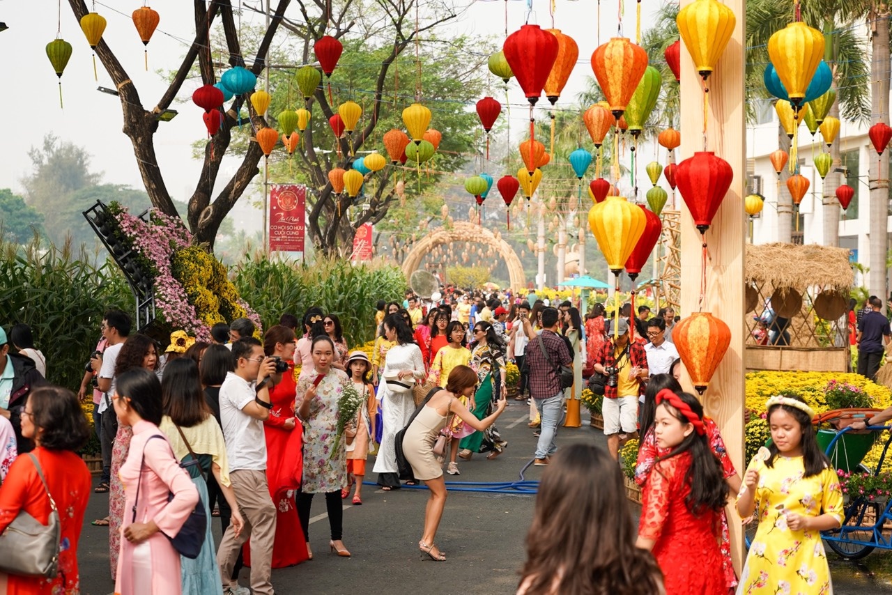 duong hoa Phu My Hung anh 12