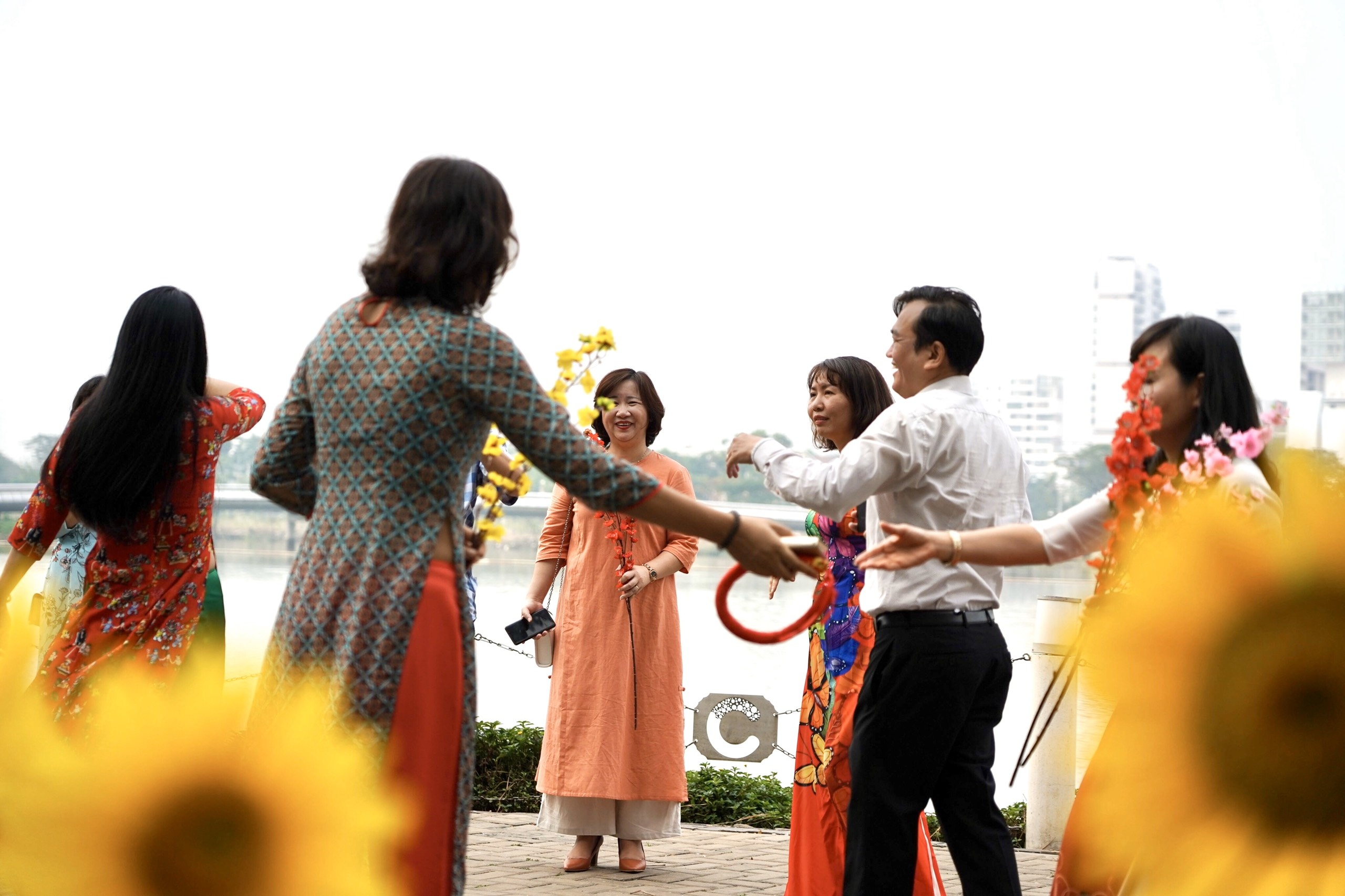 duong hoa Phu My Hung anh 2