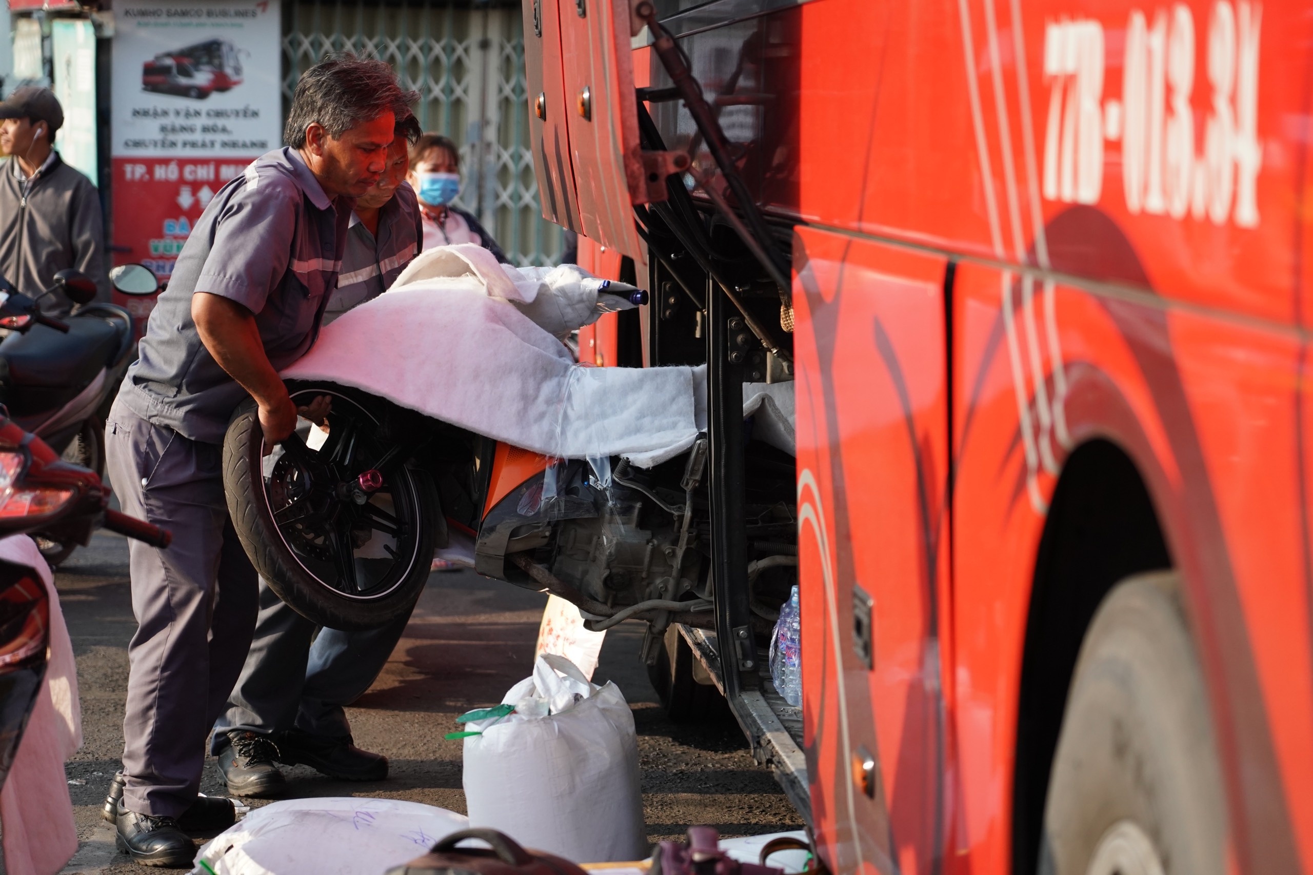 tien ban ve que don Tet anh 12