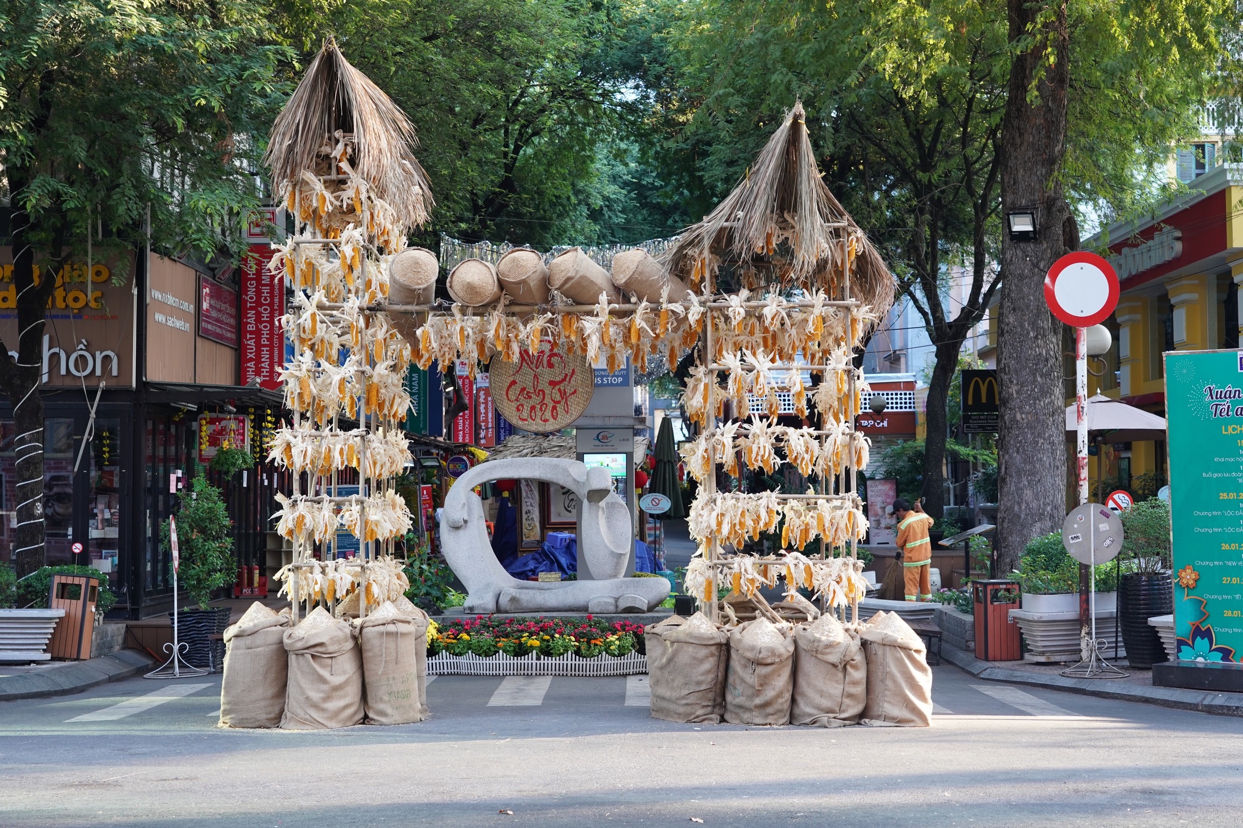 TP.HCM vang ve ngay dau nam anh 10