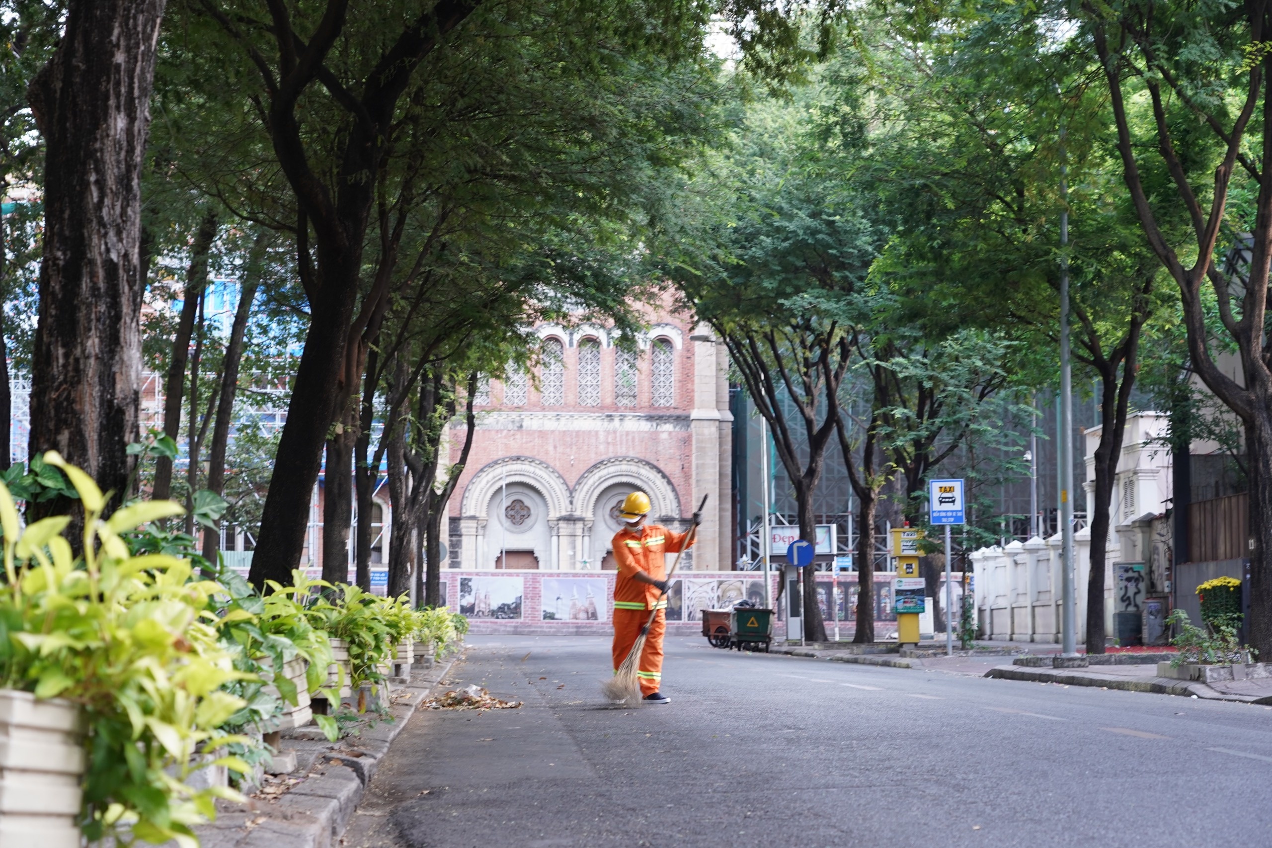 TP.HCM vang ve ngay dau nam anh 7