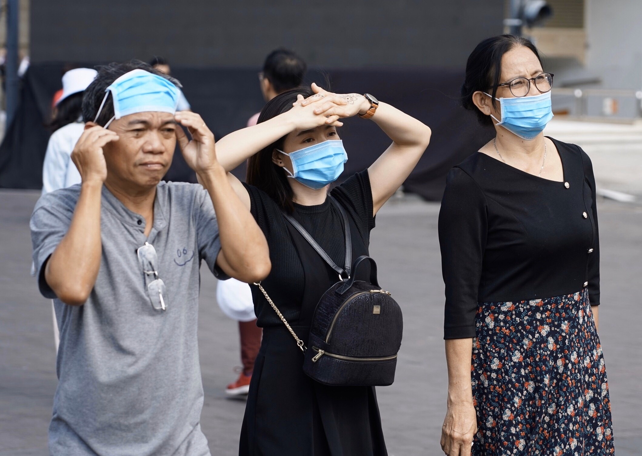 nguoi dan TP.HCM deo khau trang phong virus corona anh 3