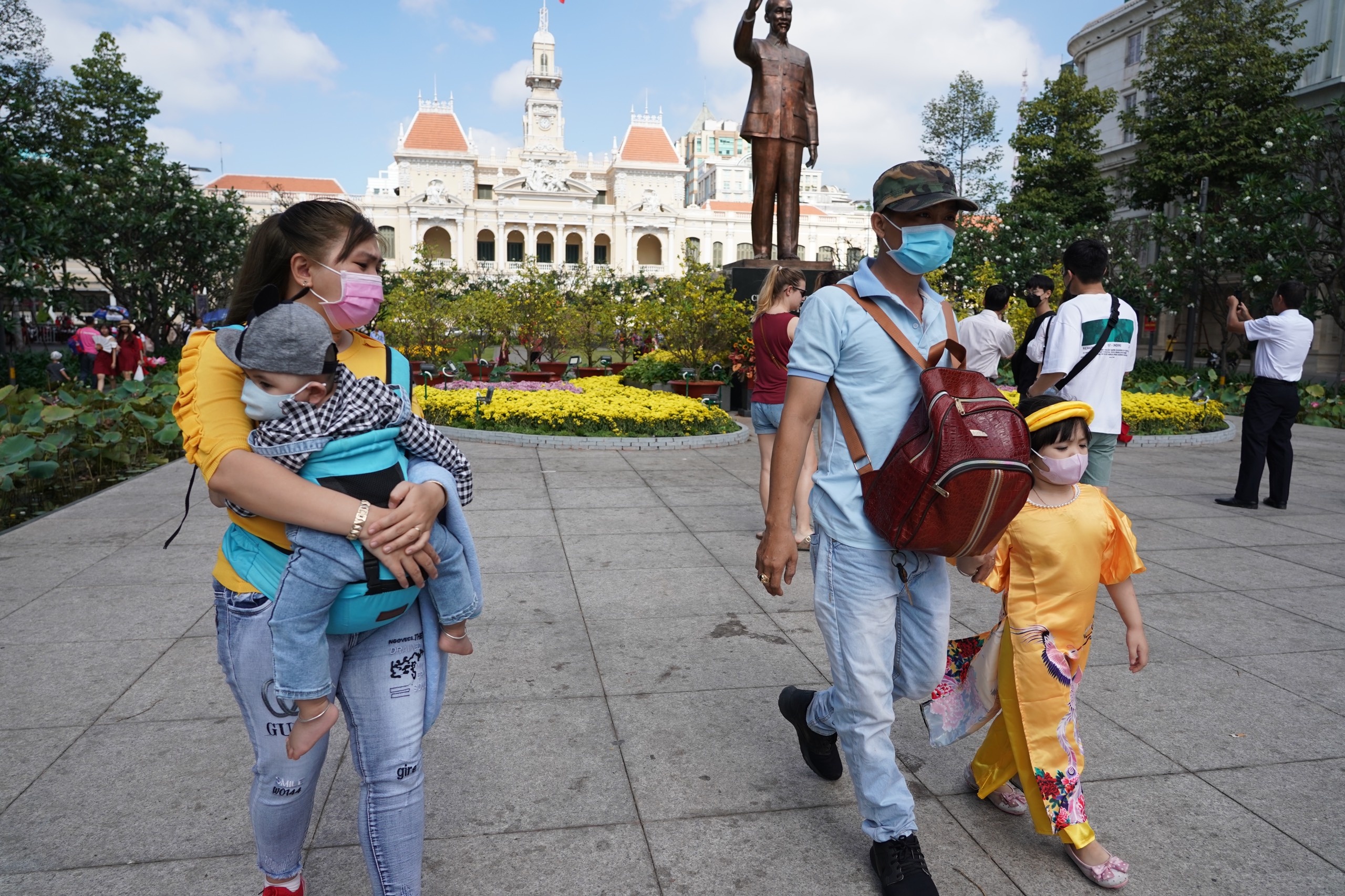 nguoi dan TP.HCM deo khau trang phong virus corona anh 1