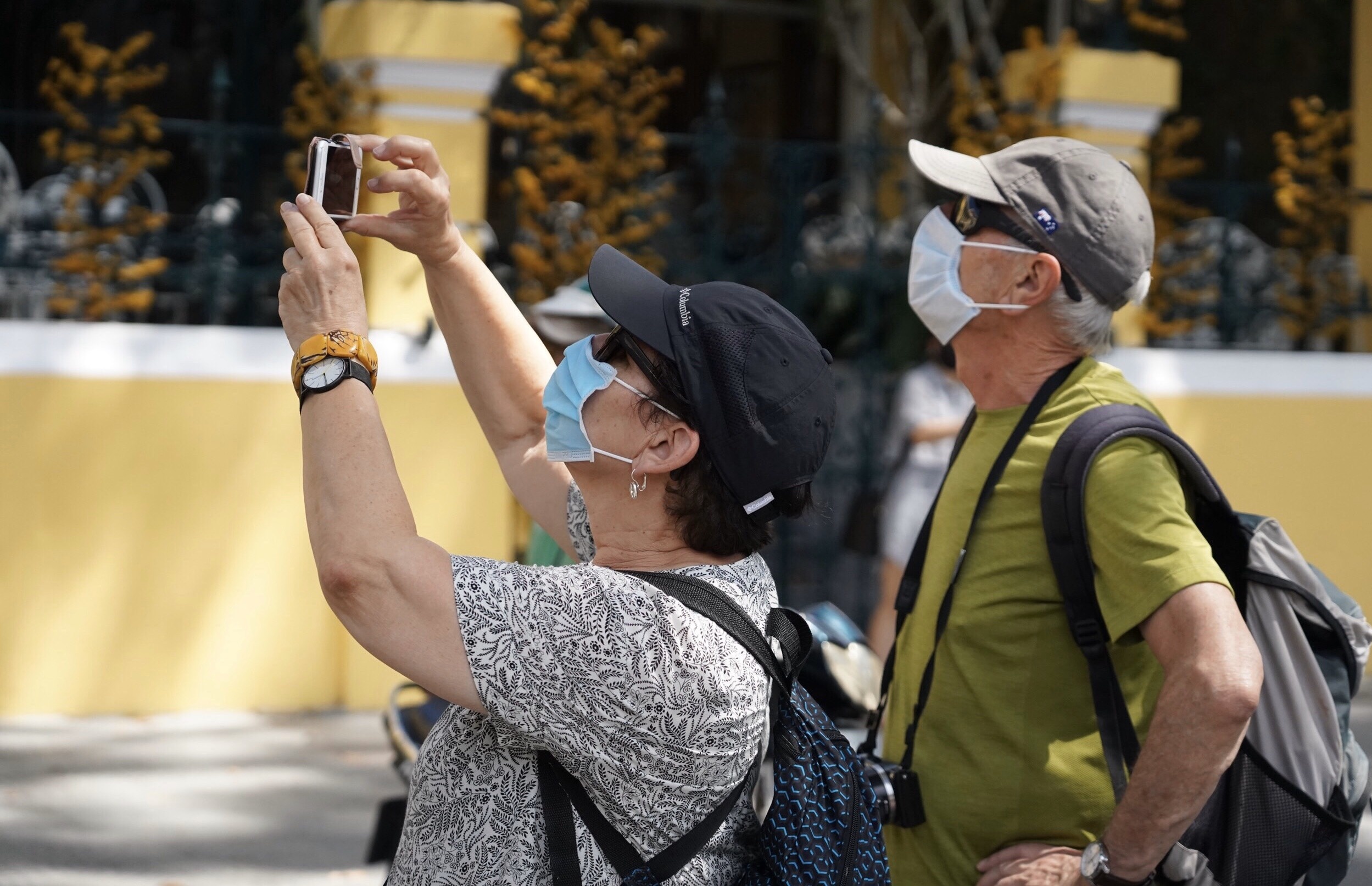 nguoi dan TP.HCM deo khau trang phong virus corona anh 8