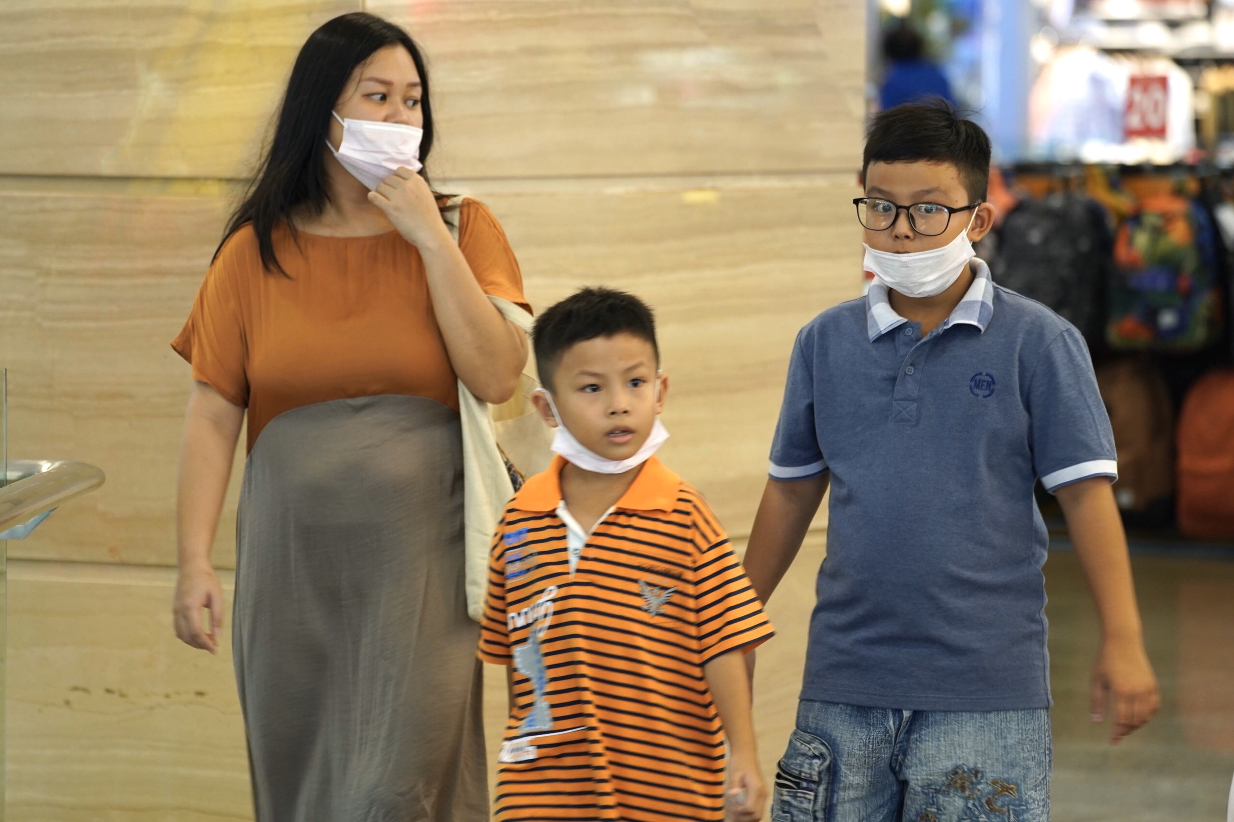 nguoi dan TP.HCM deo khau trang phong virus corona anh 11