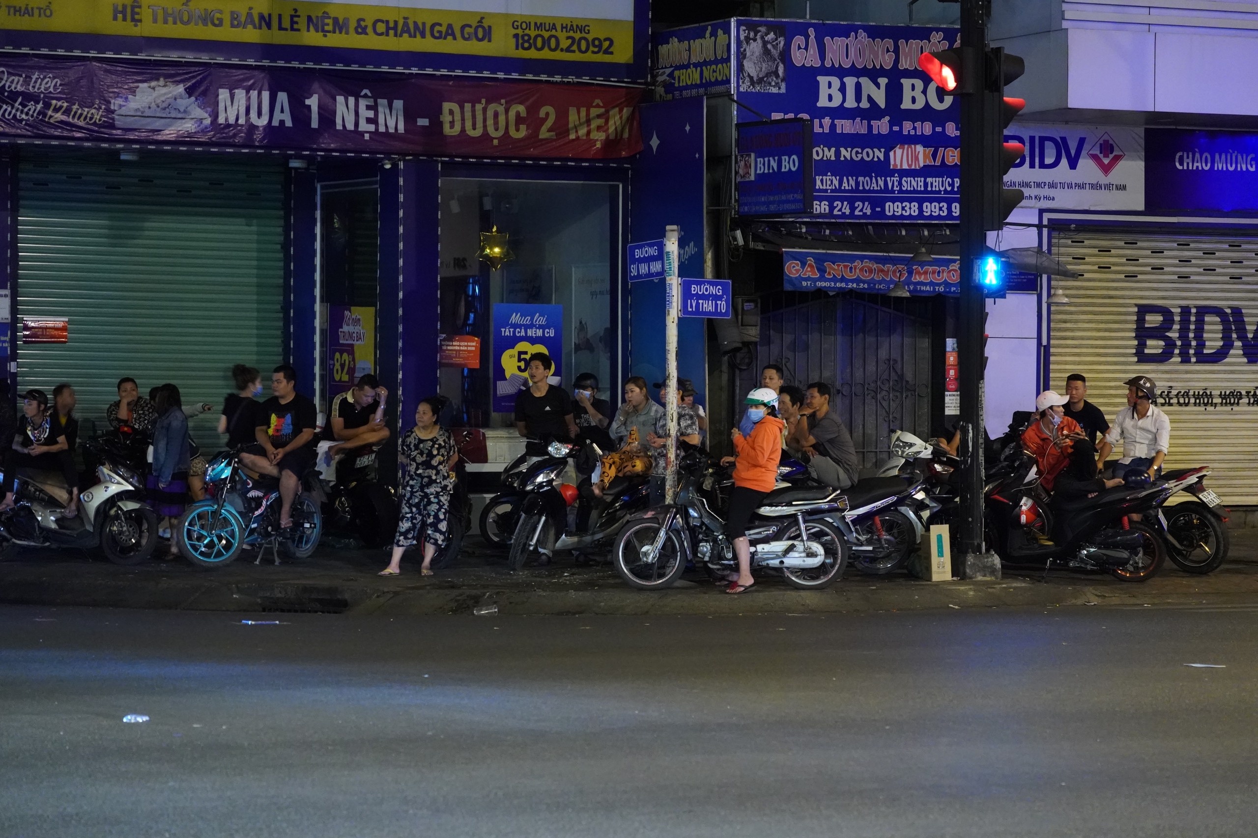 vay bat thanh nien co thu anh 10