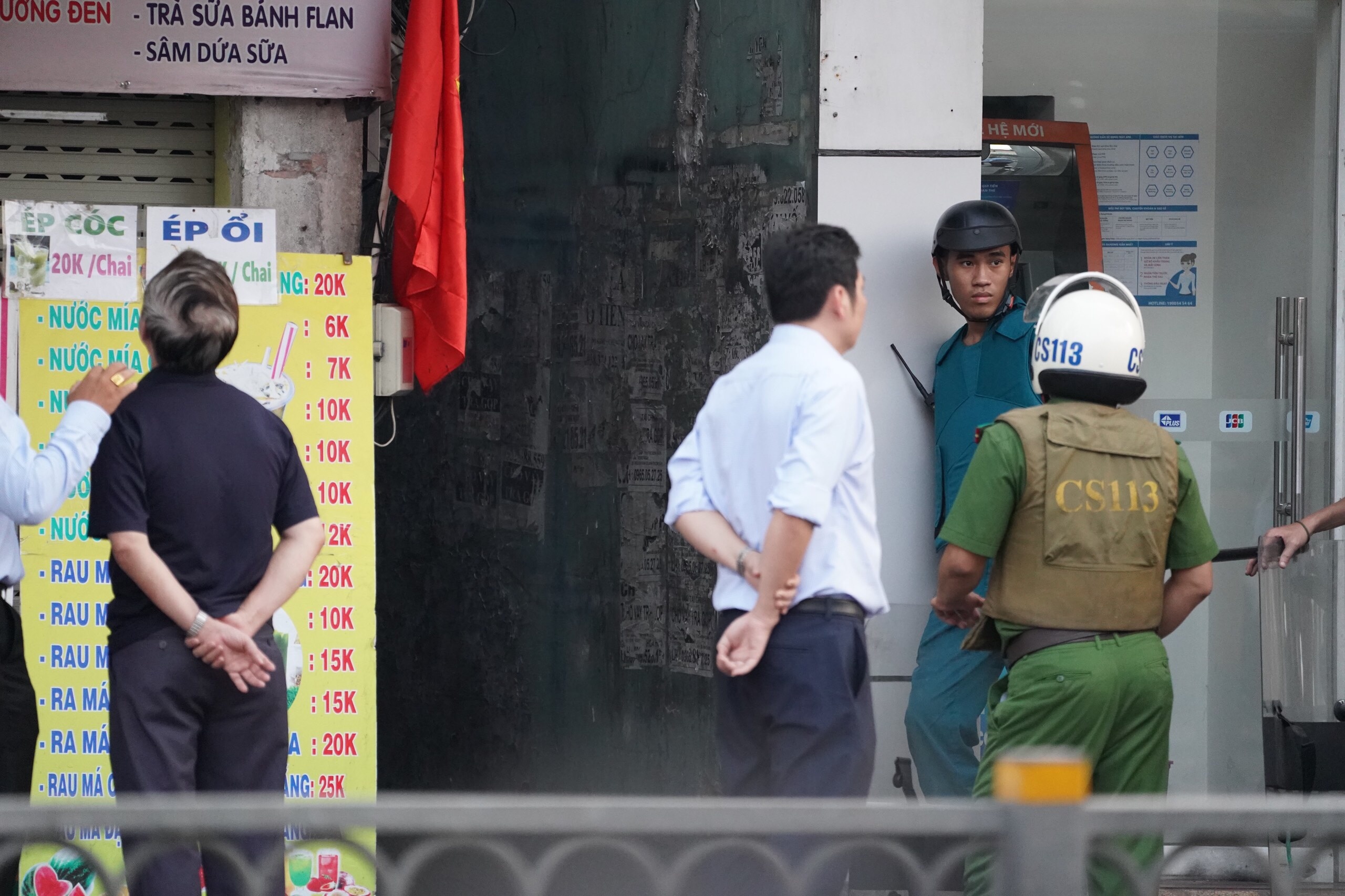 vay bat thanh nien co thu anh 1