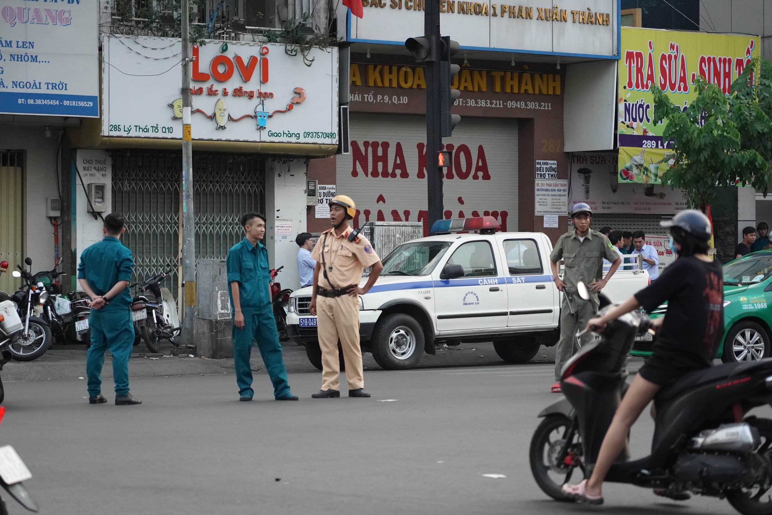 vay bat thanh nien co thu anh 2