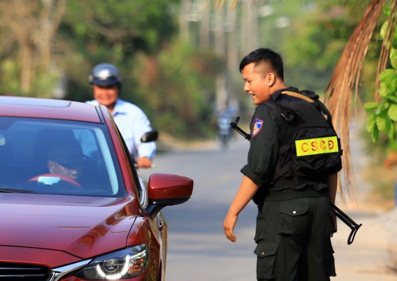 Canh sat van chot chan o Cu Chi, tim nghi can ban chet 5 nguoi hinh anh