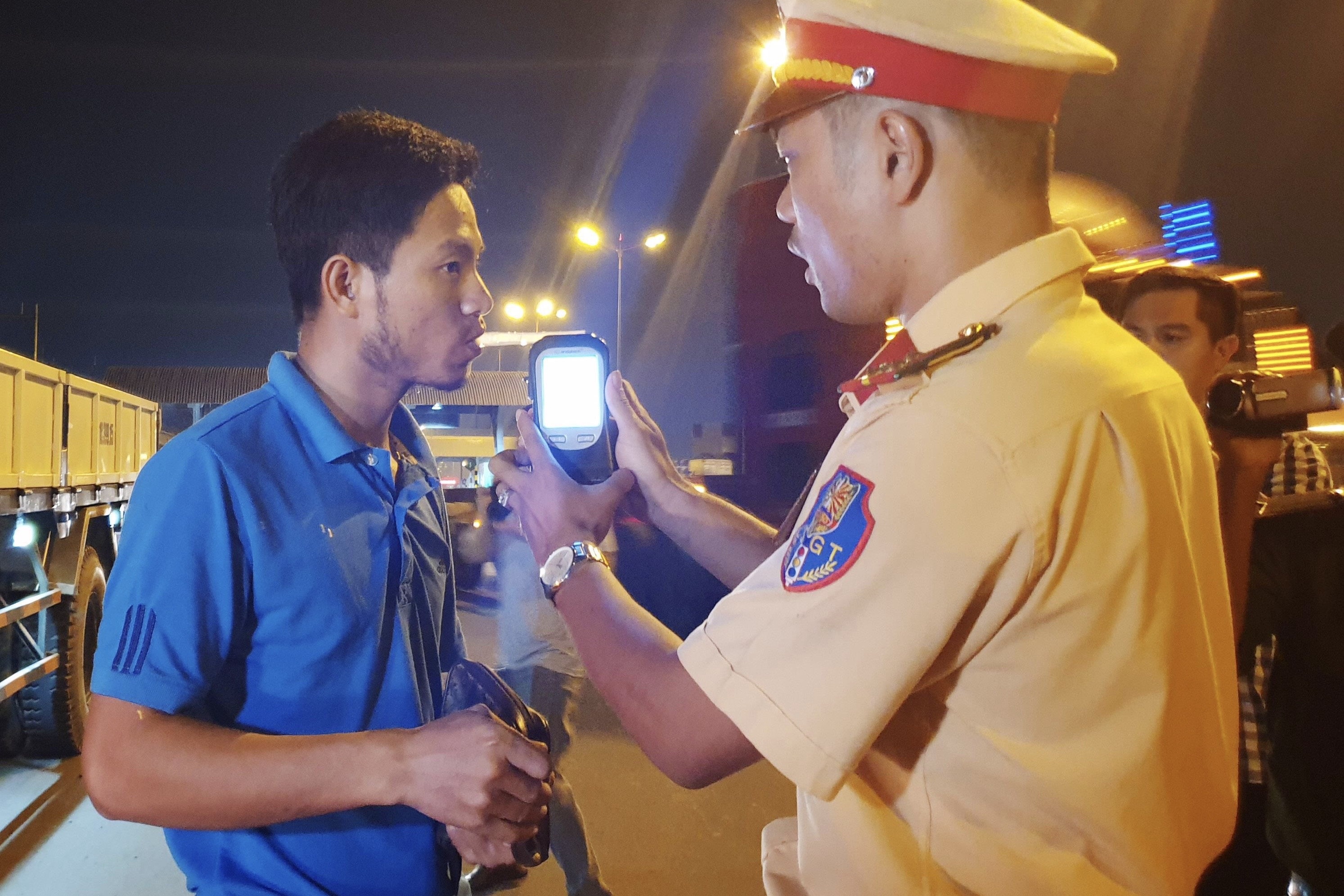 csgt do nong do con trong mua dich anh 1