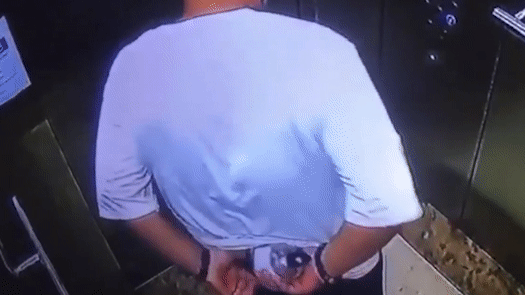 Trom ca chai rua tay phong virus corona trong thang may chung cu hinh anh