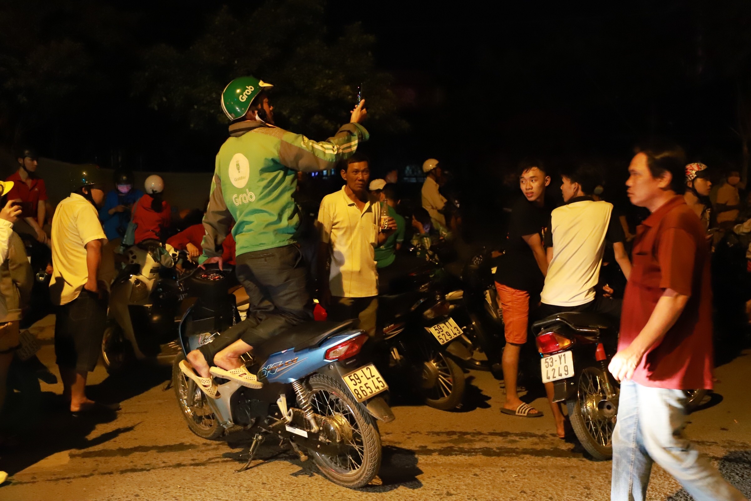 Doi quan livestream deo bam hien truong tieu diet Tuan Khi anh 7