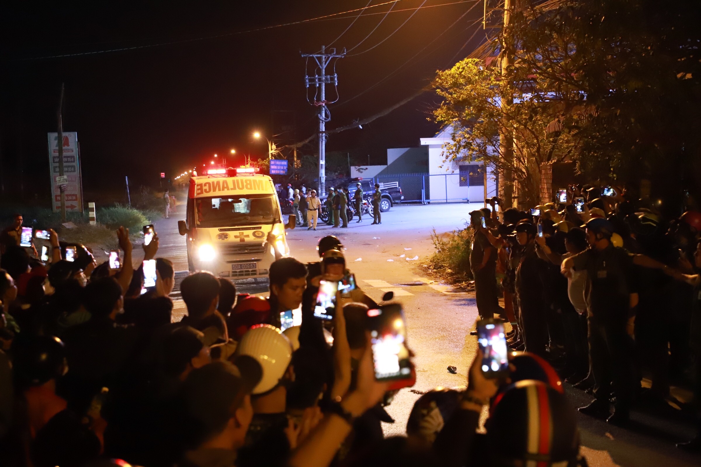 Doi quan livestream deo bam hien truong tieu diet Tuan Khi anh 10