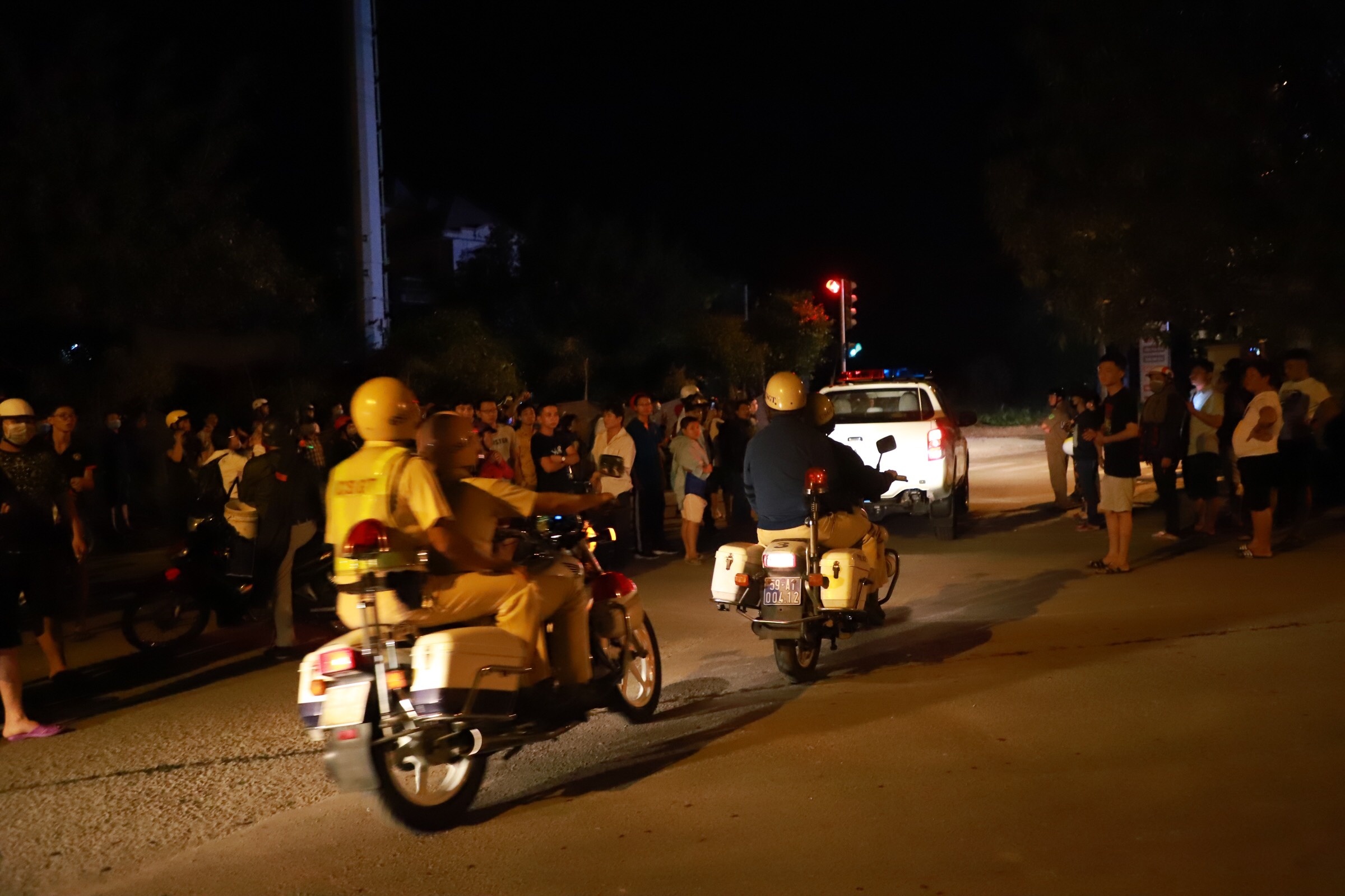 Doi quan livestream deo bam hien truong tieu diet Tuan Khi anh 11