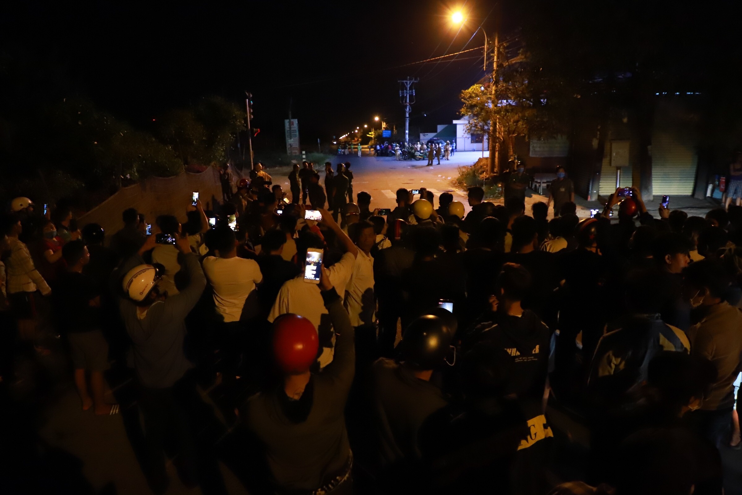 Doi quan livestream deo bam hien truong tieu diet Tuan Khi anh 2