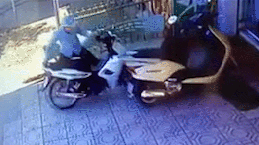 Xe dung via he khong nguoi trong giu bi trom be khoa trong tich tac hinh anh