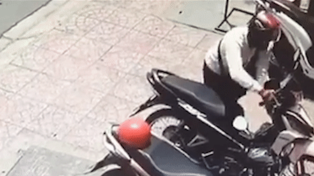 Trom xe may truoc cua hang tien loi o TP.HCM hinh anh