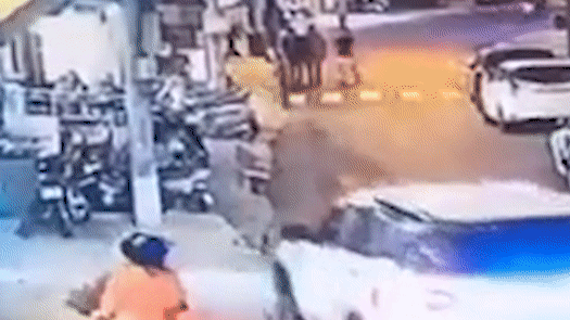 Oto 7 cho lao doc tong hang loat xe hinh anh